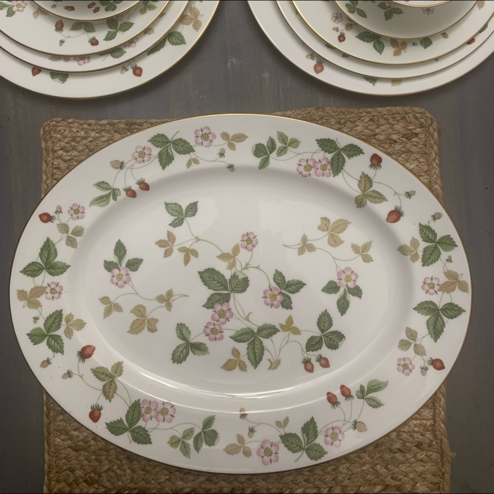 Wedgwood wild strawberry oval serving platter